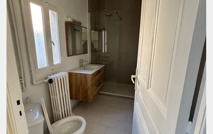 Maison NIMES (30900)   830 € 