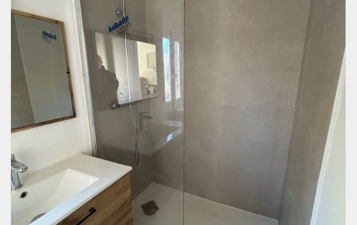 Maison NIMES (30900)   830 € 