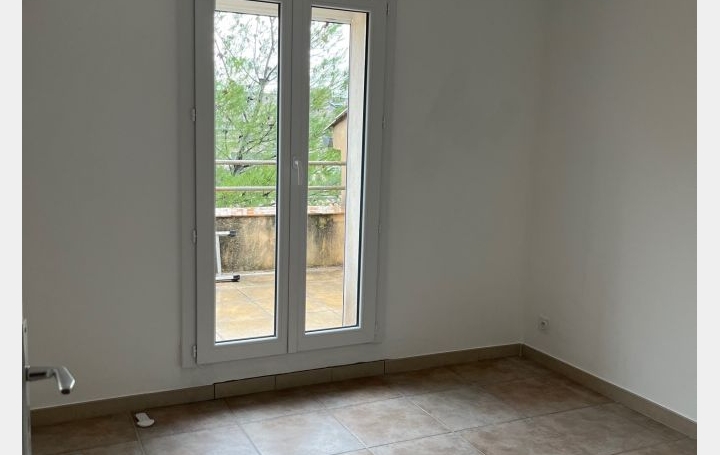 5 Pièces NIMES (30900)  93 m2 1 204 € 