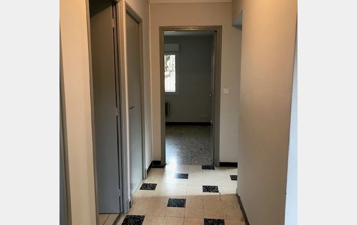 3 Pièces NIMES (30900)  68 m2 818 € 