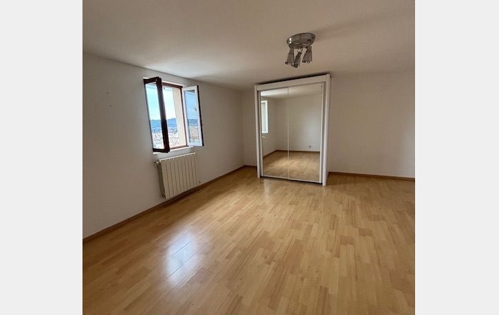 4 Pièces BAGNOLS-SUR-CEZE (30200)  107 m2 615 € 