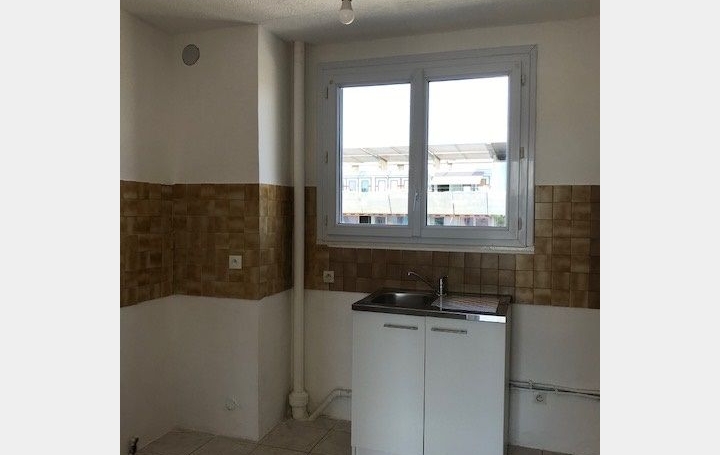 3 Pièces NIMES (30900)  68 m2 721 € 