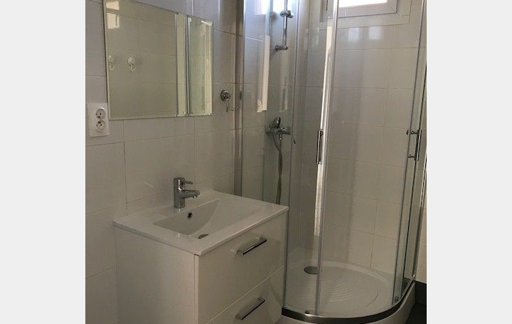 3 Pièces NIMES (30900)  68 m2 721 € 