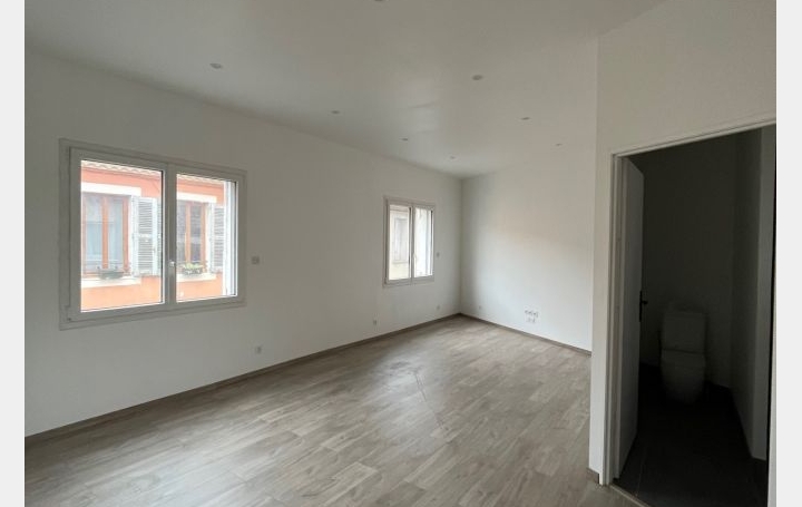 3 Pièces NIMES (30900)  71 m2 1 096 € 