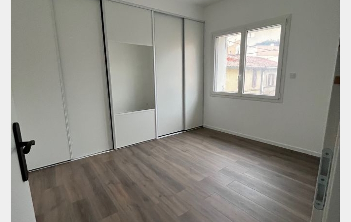 3 Pièces NIMES (30900)  71 m2 1 096 € 