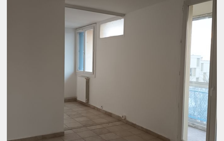 3 Pièces NIMES (30900)  64 m2 651 € 