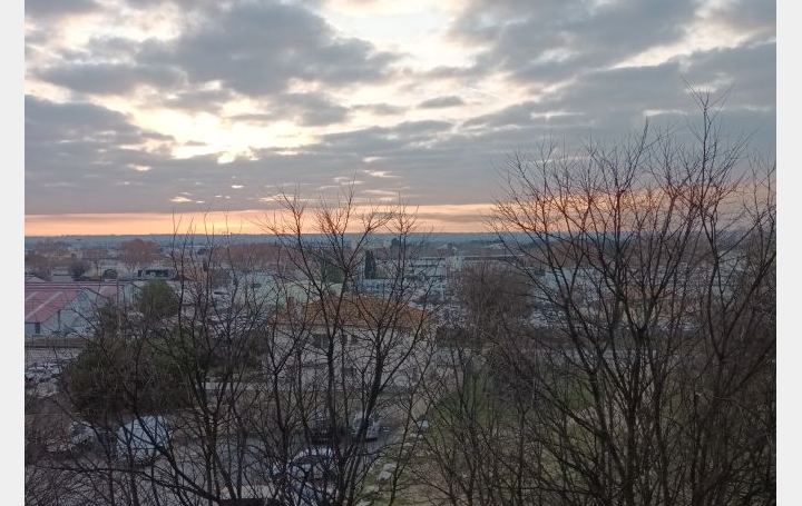 3 Pièces NIMES (30900)  64 m2 651 € 