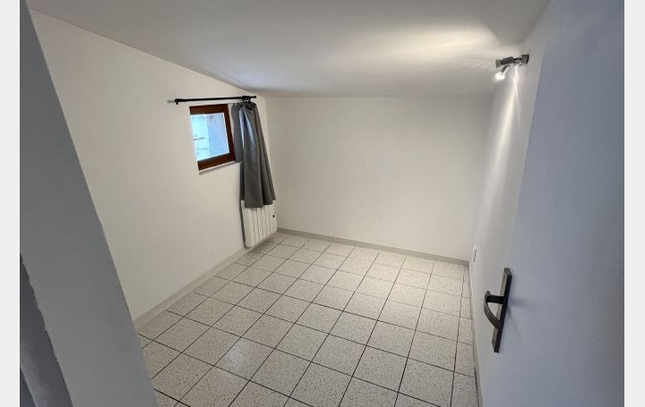 2 Pièces NIMES (30900)  47 m2 571 € 