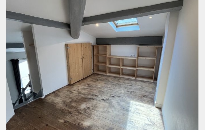 2 Pièces NIMES (30900)  47 m2 571 € 