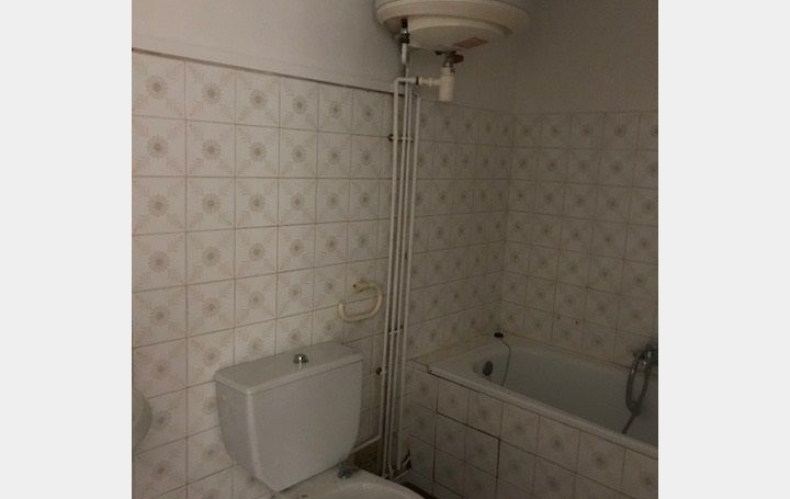 2 Pièces NIMES (30900)  39 m2 484 € 