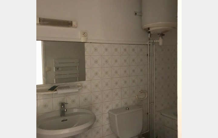 2 Pièces NIMES (30900)  39 m2 484 € 