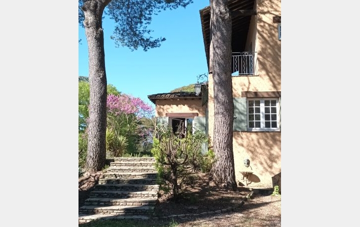 Maison / Villa NIMES (30900) 160 m<sup>2</sup> 1 700 € 