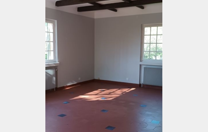 Villa NIMES (30900)  160 m2 1 700 € 