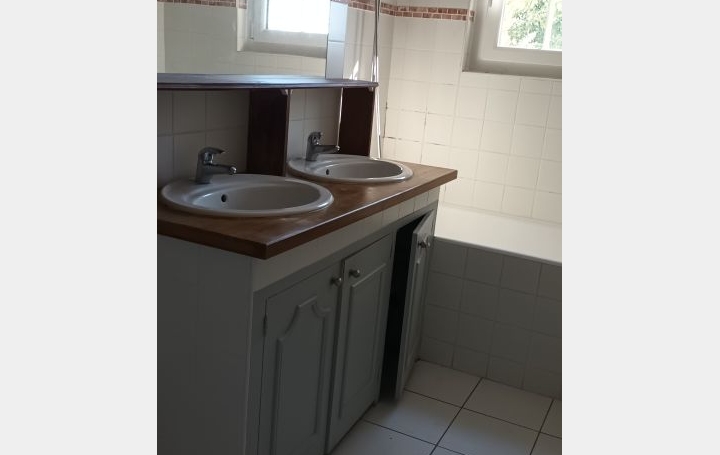 Villa NIMES (30900)  160 m2 1 700 € 