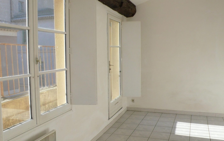 Studio NIMES (30900)  20 m2 407 € 