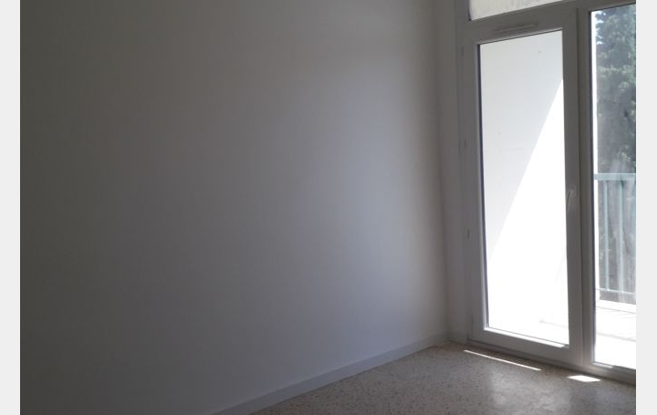 3 Pièces NIMES (30900)  62 m2 661 € 