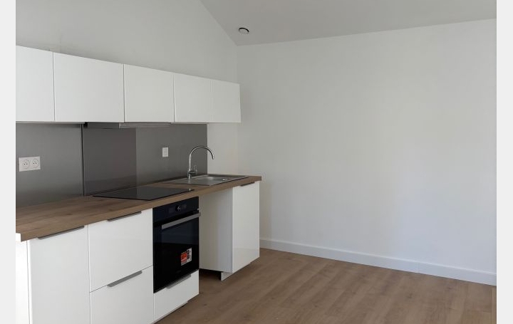 3 Pièces NIMES (30000)  59 m2 756 € 