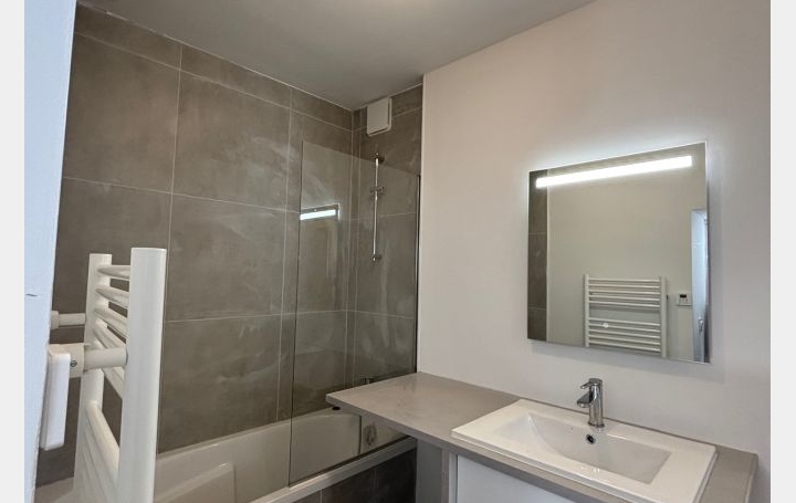 3 Pièces NIMES (30000)  59 m2 756 € 