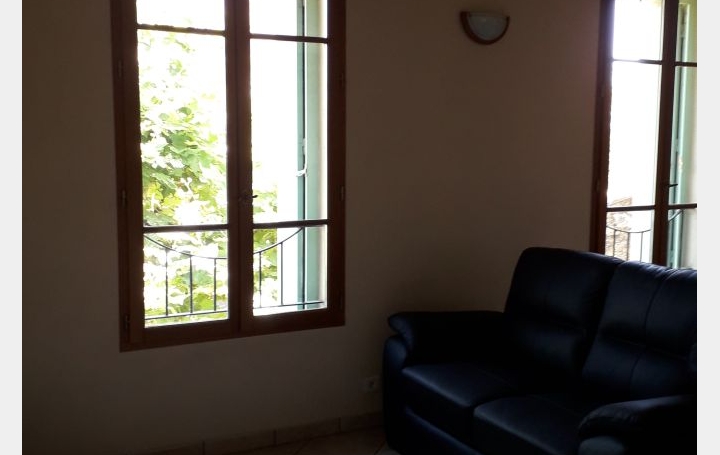 Maison MILHAUD (30540)  50 m2 852 € 