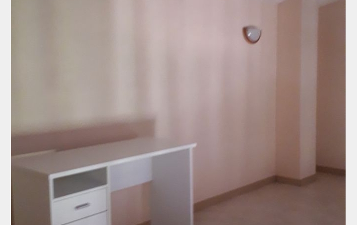 Maison MILHAUD (30540)  50 m2 852 € 