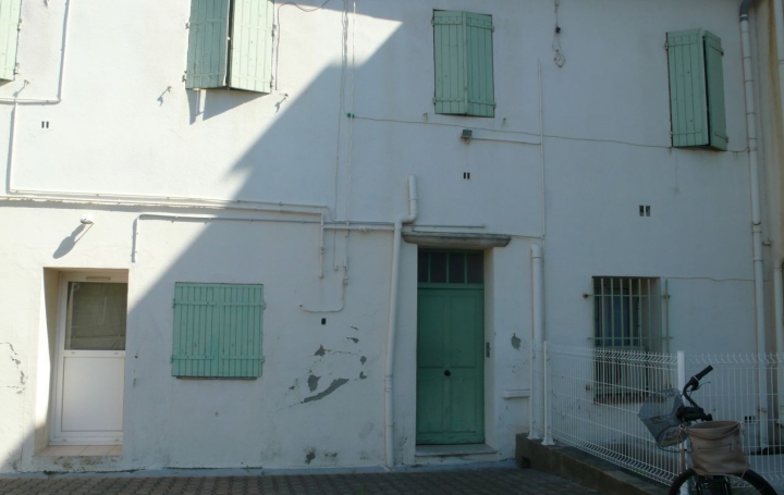1 Pièce NIMES (30900)  37 m2 385 € 