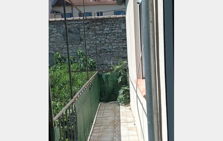 5 Pièces NIMES (30900)  122 m2 1 230 € 