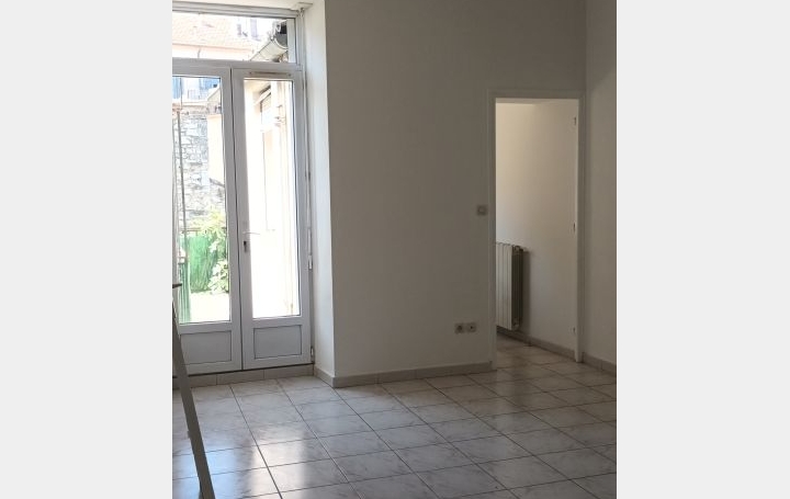 5 Pièces NIMES (30900)  122 m2 1 230 € 
