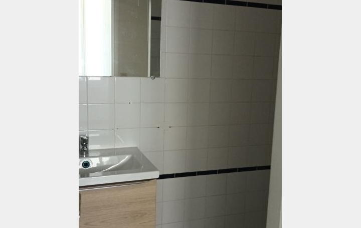 5 Pièces NIMES (30900)  122 m2 1 230 € 