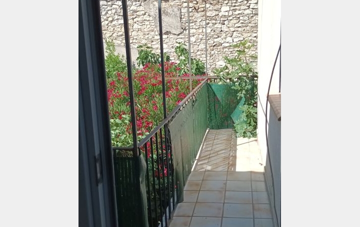 6 Pièces NIMES (30900)  122 m2 1 230 € 