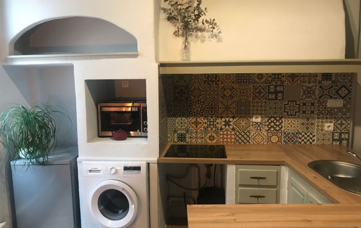 2 Pièces NIMES (30900)  52 m2 655 € 