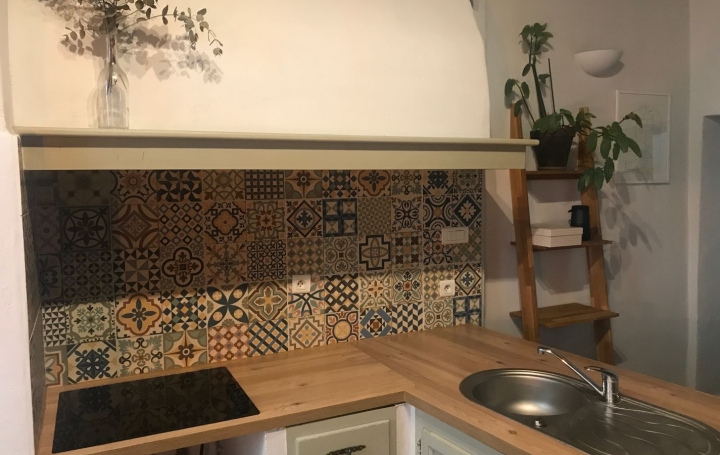 2 Pièces NIMES (30900)  52 m2 655 € 