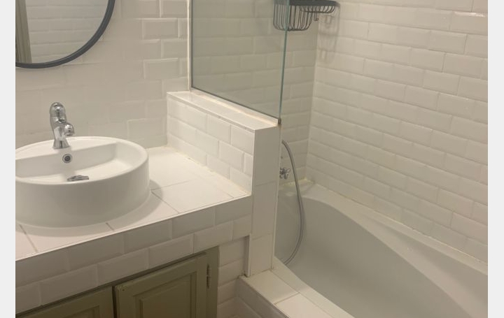 2 Pièces NIMES (30900)  52 m2 655 € 