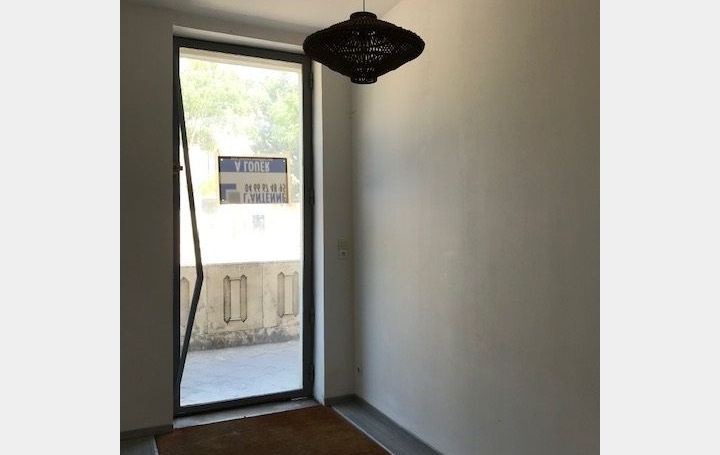 Local commercial NIMES (30900)  45 m2 803 € 