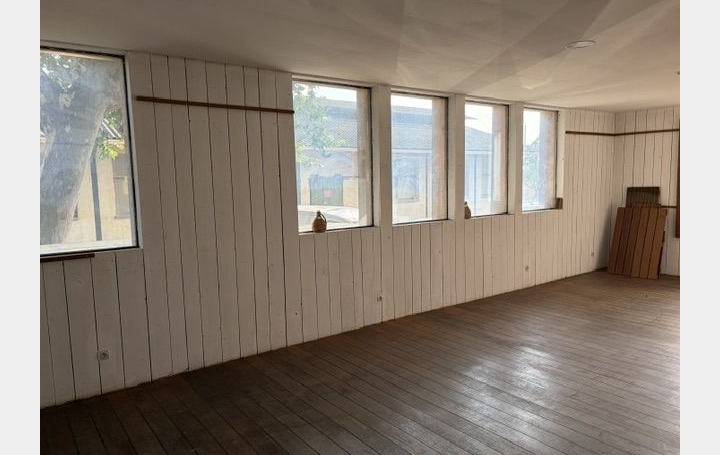 Local commercial NIMES (30000)  800 m2 2 500 € 