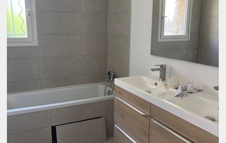 Maison NIMES (30000)  118 m2 1 400 € 