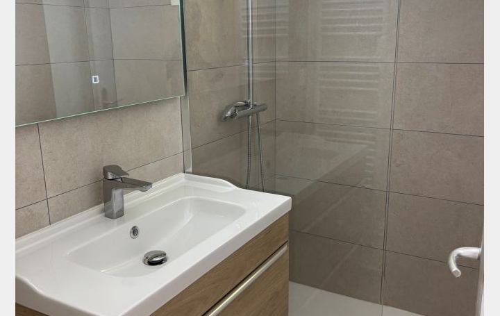 Maison NIMES (30000)  118 m2 1 400 € 