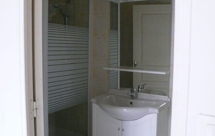 2 Pièces NIMES (30900)  41 m2 513 € 