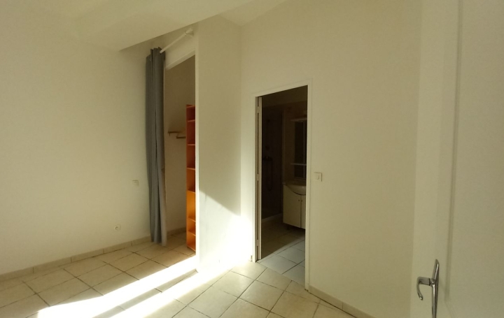 2 Pièces NIMES (30900)  41 m2 513 € 