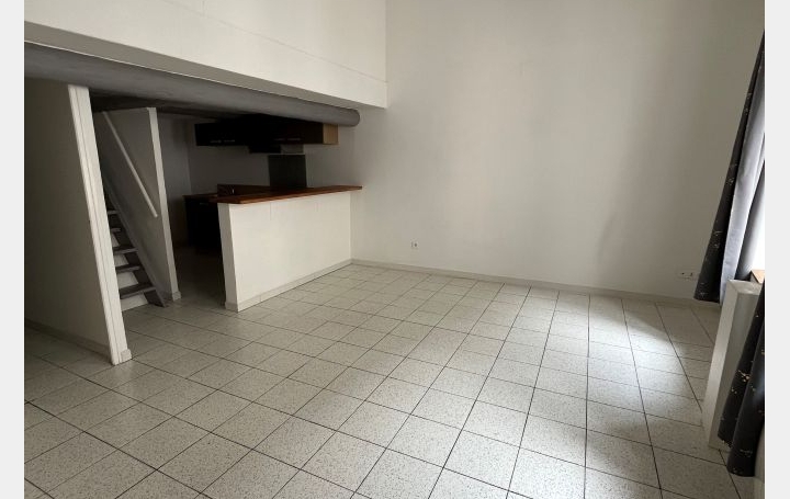 3 Pièces NIMES (30900)  51 m2 585 € 