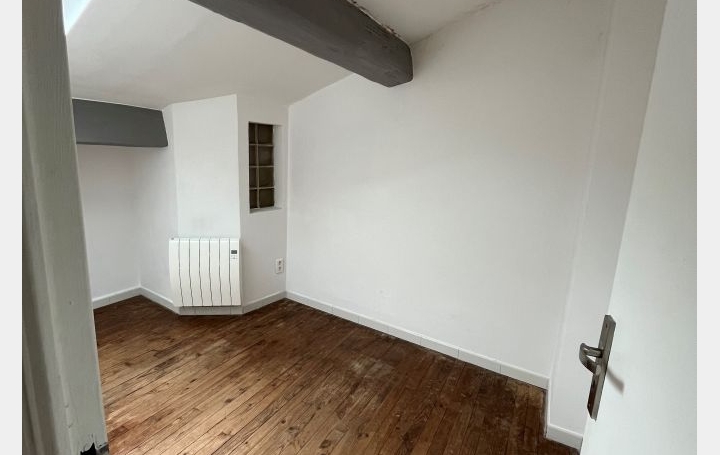 3 Pièces NIMES (30900)  51 m2 585 € 