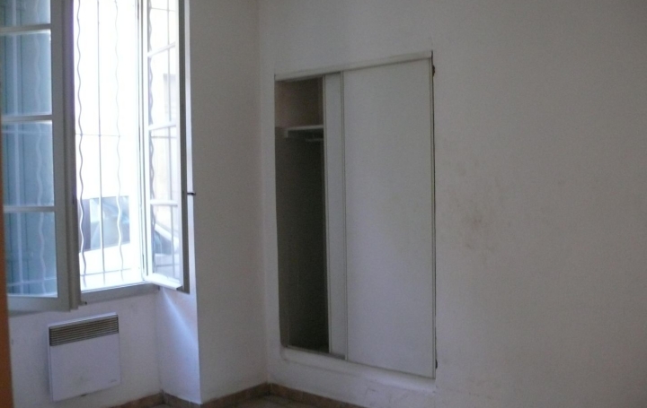 2 Pièces NIMES (30900)  32 m2 517 € 