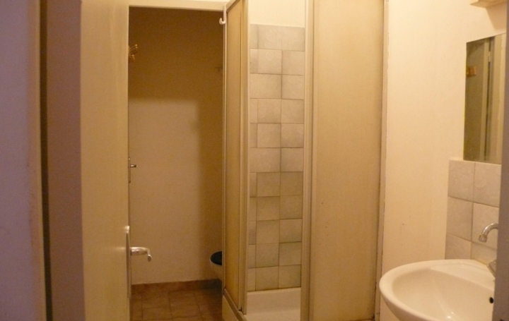 2 Pièces NIMES (30900)  32 m2 517 € 