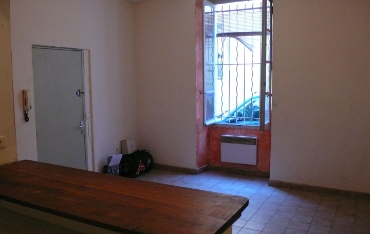 2 Pièces NIMES (30900)  32 m2 517 € 