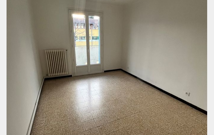 3 Pièces NIMES (30900)  67 m2 739 € 