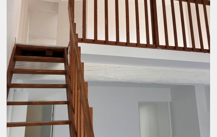 3 Pièces NIMES (30900)  66 m2 715 € 