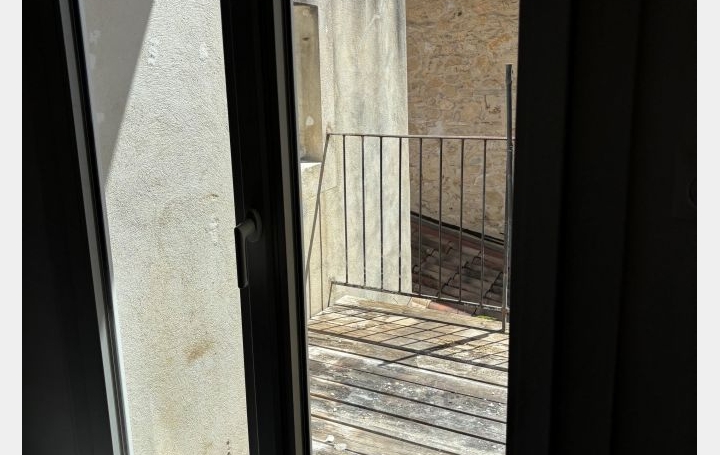 3 Pièces NIMES (30900)  66 m2 715 € 