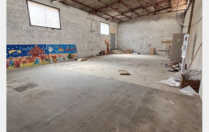 Local commercial NIMES (30900)  276 m2 2 500 € 