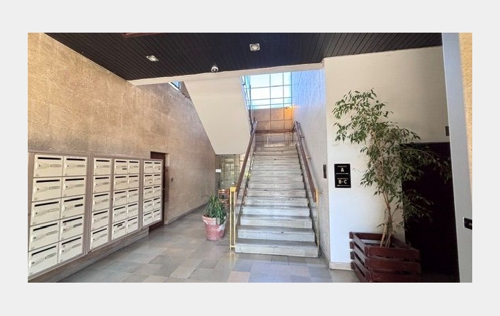 5 Pièces NIMES (30000)  100 m2 1 200 € 
