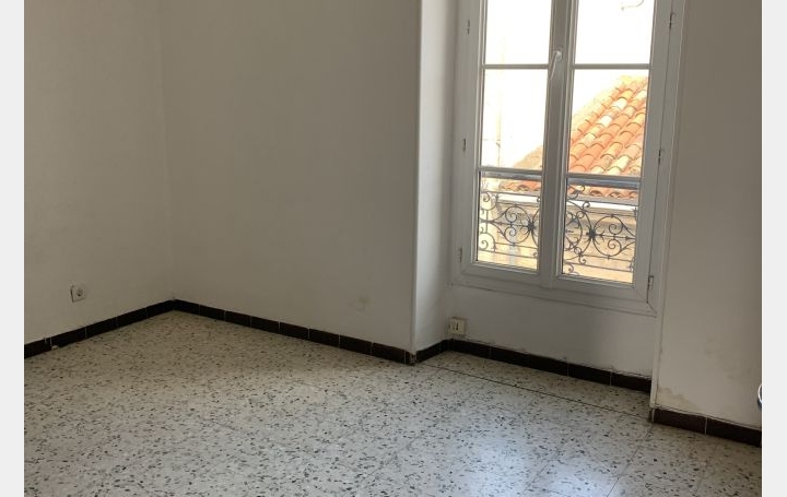 3 Pièces NIMES (30000)  53 m2 609 € 