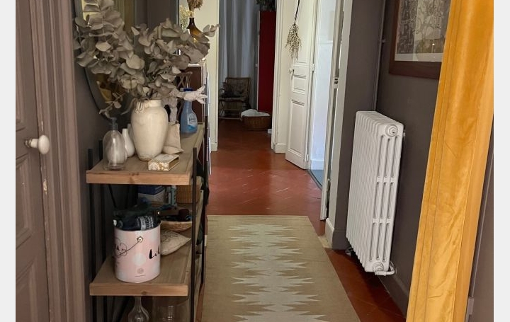 4 Pièces NIMES (30900)  120 m2 930 € 